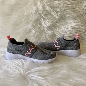 NWOT Girls Nautica Slip On Shoe Size 13, Gray Pink